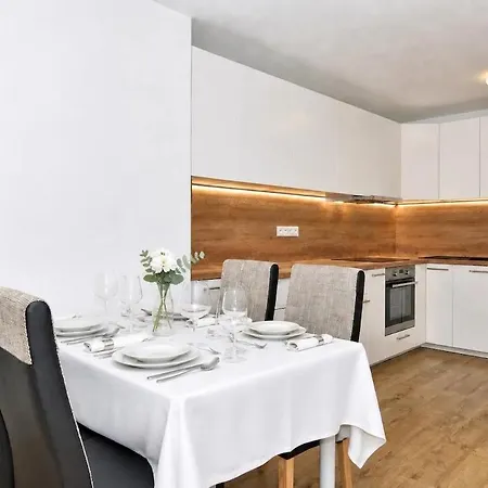 Apartman Spacious 3-room With A Balcony, 5 Minutes To The Center *