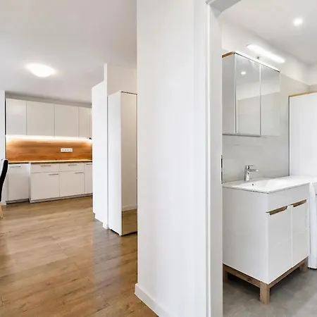 Apartment Spacious 3-room With A Balcony, 5 Minutes To The Center Bratislava