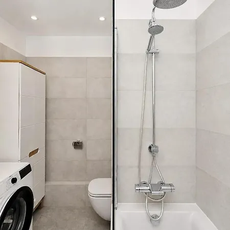Apartment Spacious 3-room With A Balcony, 5 Minutes To The Center