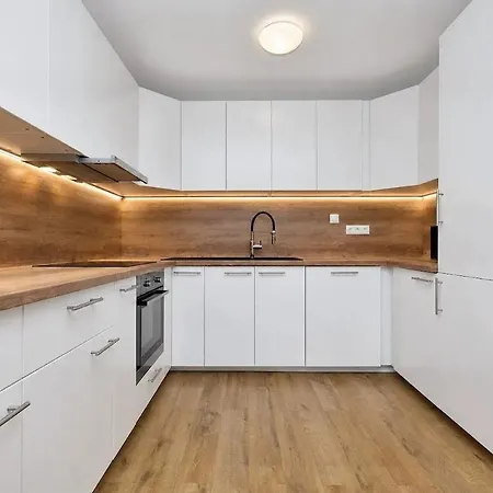 Spacious 3-room With A Balcony, 5 Minutes To The Center Apartment *