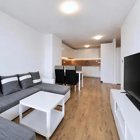 Spacious 3-room With A Balcony, 5 Minutes To The Center