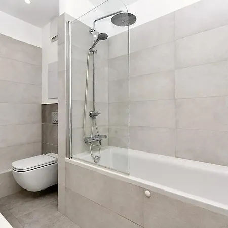 Spacious 3-room With A Balcony, 5 Minutes To The Center Apartman *